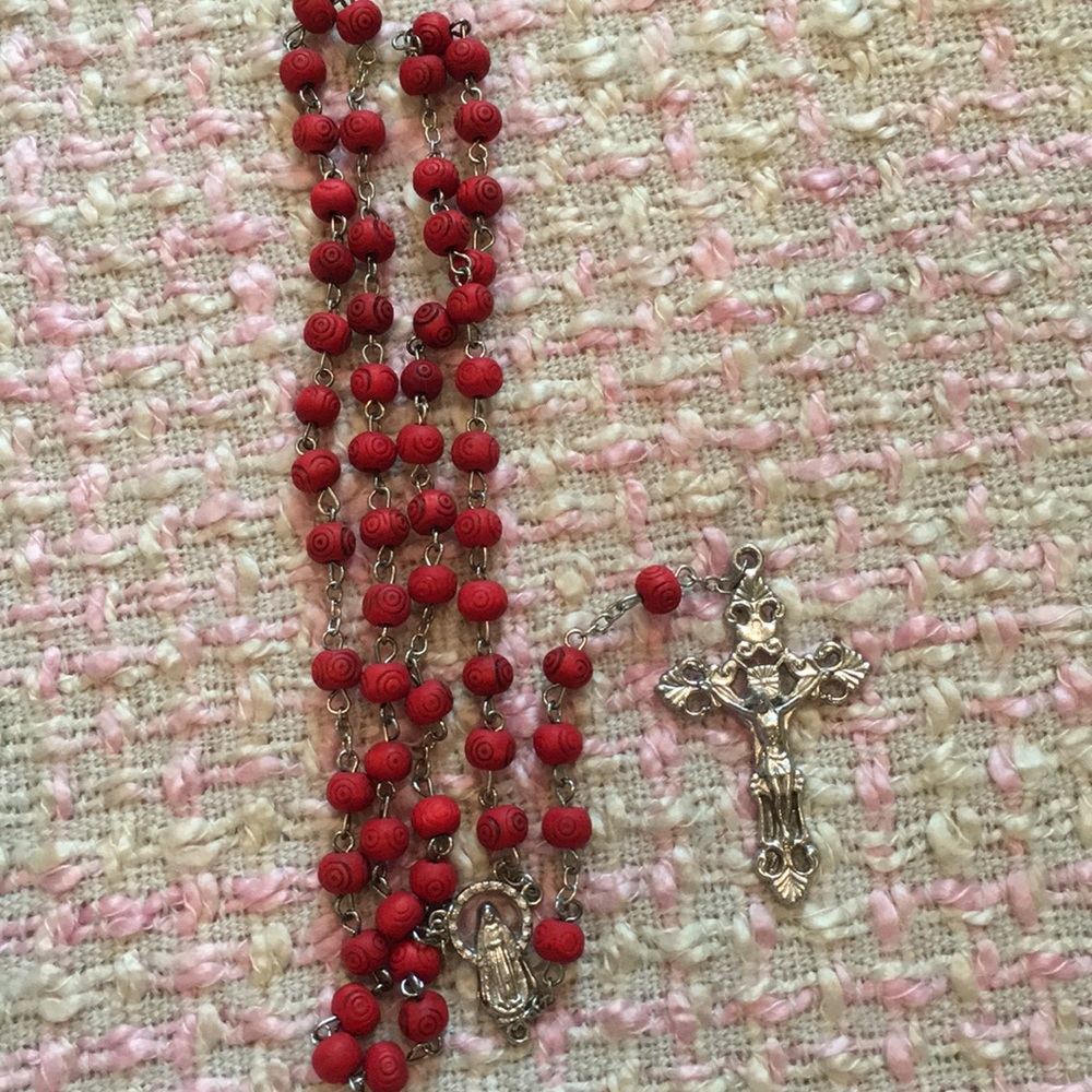 NWOT Rose Petal Rosary